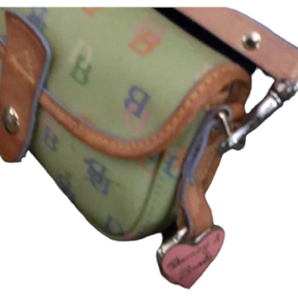 Dooney & Bourke  vintage green canvas wristlet leather hang tag & strap